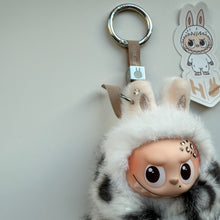 Load image into Gallery viewer, ´SNOW LEOPARD’ FUR JACKET ´H’ PIN FOR LOVE MINI LABUBU’S