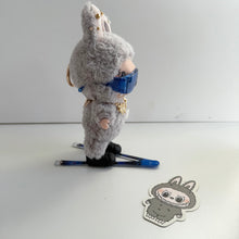 Load image into Gallery viewer, ‘SKIING´ SESAME BEAN BOOM BESPOKE LABUBU NEUTRAL PACK