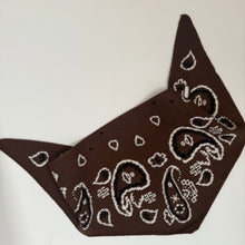 Load image into Gallery viewer, PREORDER ‘ESPRESSO’ BANDANA KNIT TRIANGLE SCARF