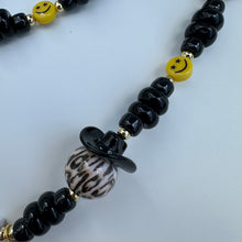 Load image into Gallery viewer, ´LEOPARD SMILE’ BOOM BESPOKE PHONE BEADS