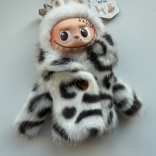 Load image into Gallery viewer, ´SNOW LEOPARD’ FUR JACKET ´H’ PIN FOR LOVE MINI LABUBU’S
