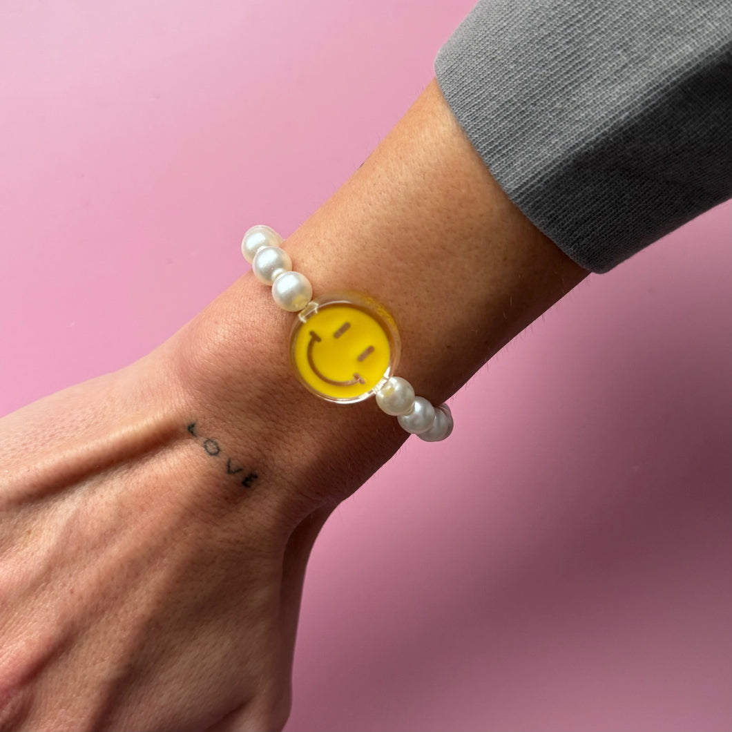 ´SMILEY PEARLS’ BEADED ELASTIC BRACELET