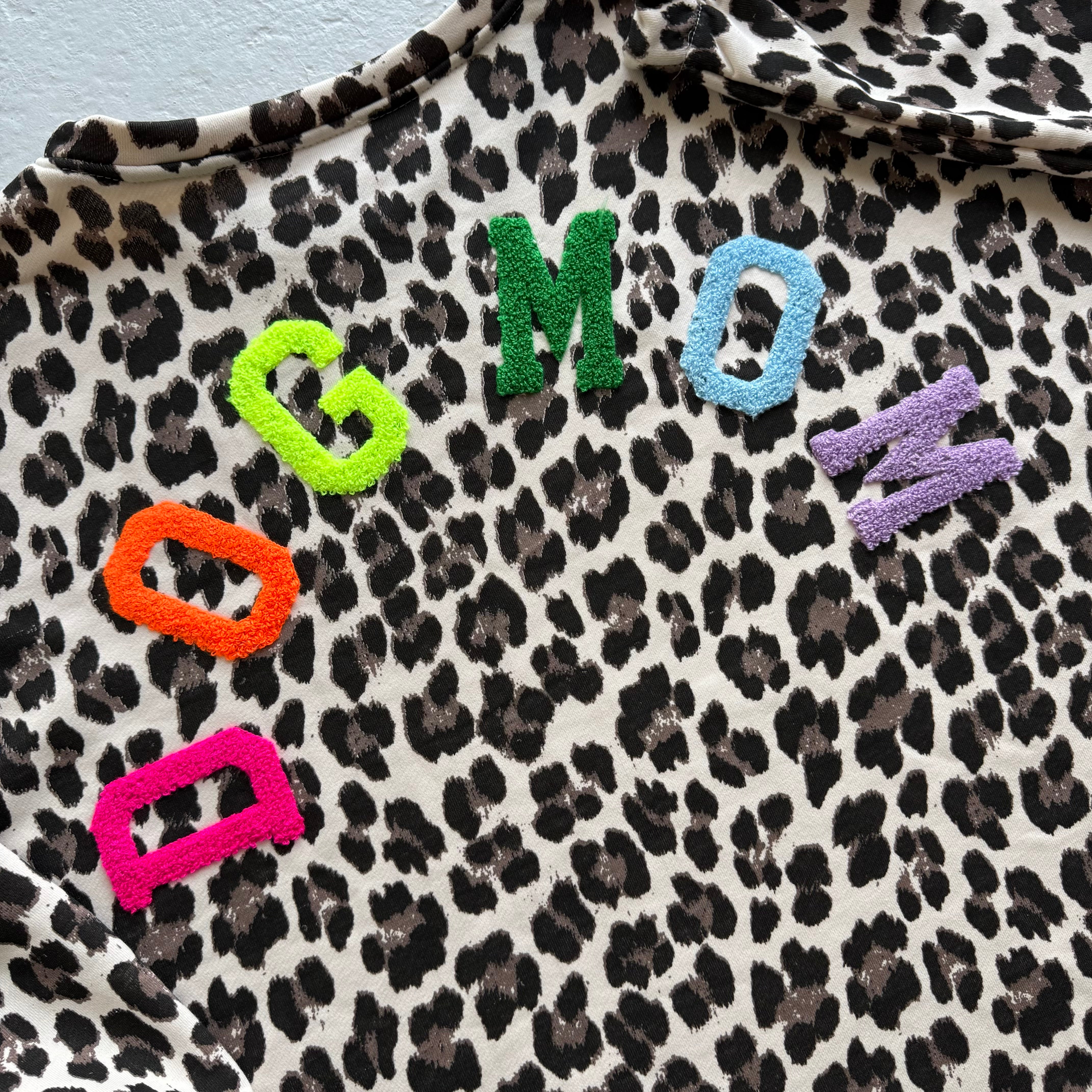 ‘DOG MOM’ LEOPARD COTTON SWEATSHIRT