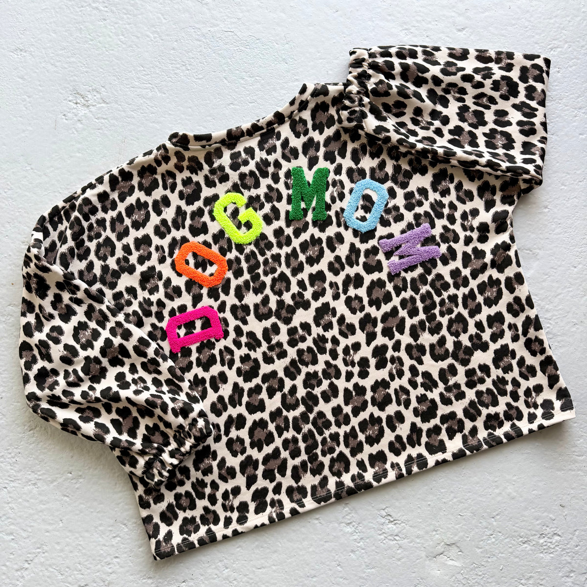 ‘DOG MOM’ LEOPARD COTTON SWEATSHIRT