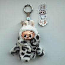 Load image into Gallery viewer, ´SNOW LEOPARD’ FUR JACKET ´H’ PIN FOR LOVE MINI LABUBU’S
