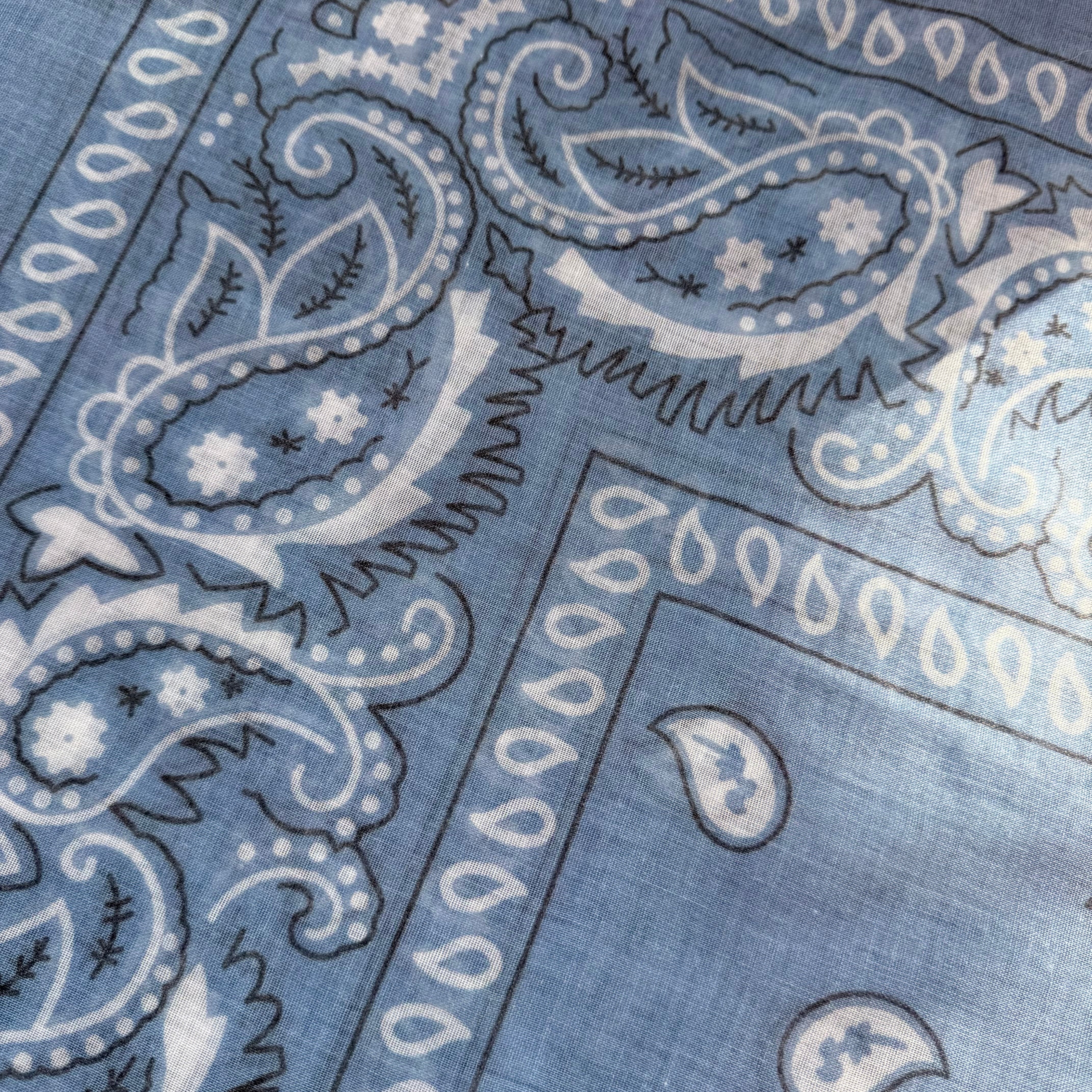 ‘BLUEBERRY’ BLUE THE MULTIWAY SQUARE BANDANA SCARF