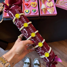 Load image into Gallery viewer, ´SMILEY PEARLS’ BEADED ELASTIC BRACELET

