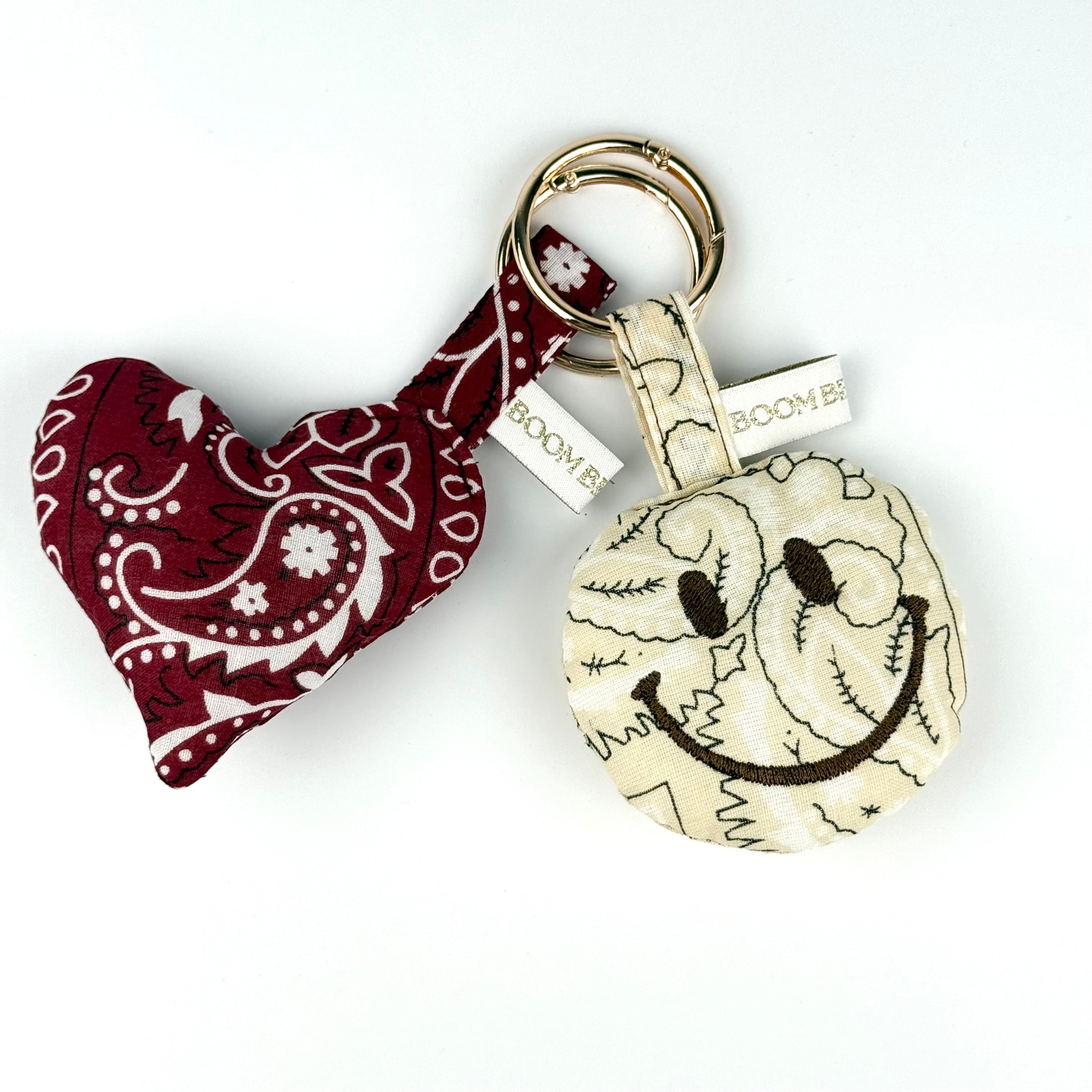 ‘HEART TO HEART’ BURGUNDY BOOM PUFFY BANDANA ALIEN BAG CHARM