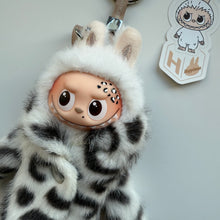 Load image into Gallery viewer, ´SNOW LEOPARD’ FUR JACKET ´H’ PIN FOR LOVE MINI LABUBU’S
