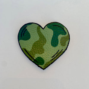 GREEN CAMO "HEART GOES BOOM" TRAINER TAG